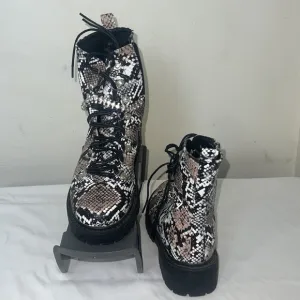 Pretty Little Thing Snake Diamante Detail Combat Ankle Boots Sz 9
