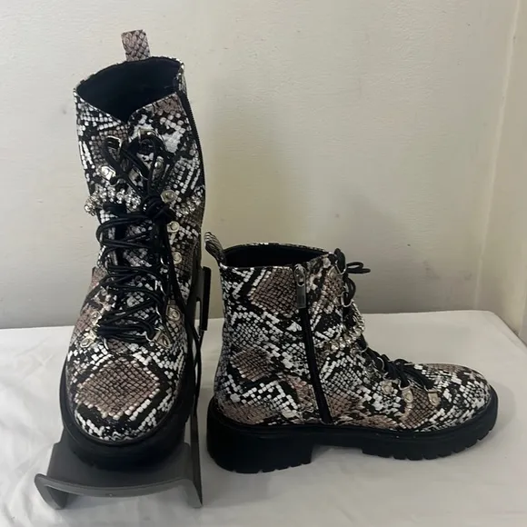 Pretty Little Thing Snake Diamante Detail Combat Ankle Boots Sz 9