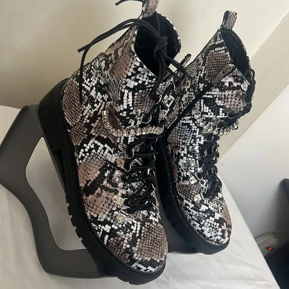 Pretty Little Thing Snake Diamante Detail Combat Ankle Boots Sz 9