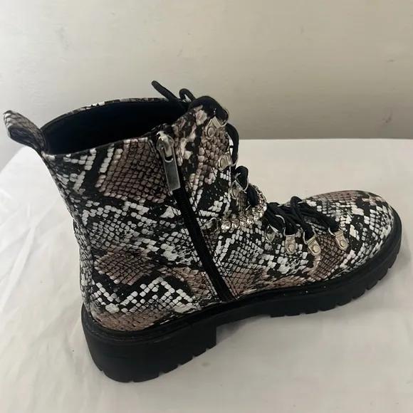 Pretty Little Thing Snake Diamante Detail Combat Ankle Boots Sz 9