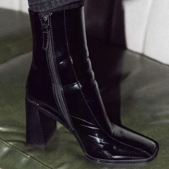 PRINCESS POLLY Miata Patent Leather Ankle Boots ~ NWOT