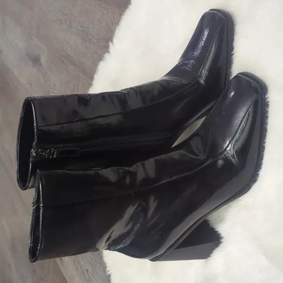 PRINCESS POLLY Miata Patent Leather Ankle Boots ~ NWOT