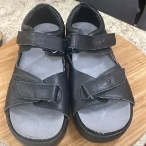 Propet black leather women’s 9.5 strappy 1 inch heeled sandal shoes