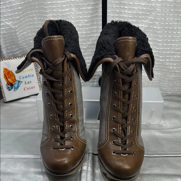 (Q6) BCBGMAXAZRIA VINTAGE,Y2K Stylish Brown and Gray Women's Heeled Boots,size 9
