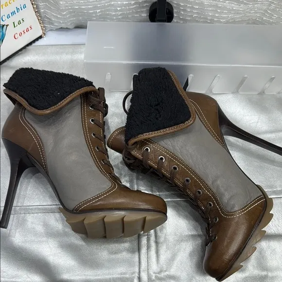 (Q6) BCBGMAXAZRIA VINTAGE,Y2K Stylish Brown and Gray Women's Heeled Boots,size 9