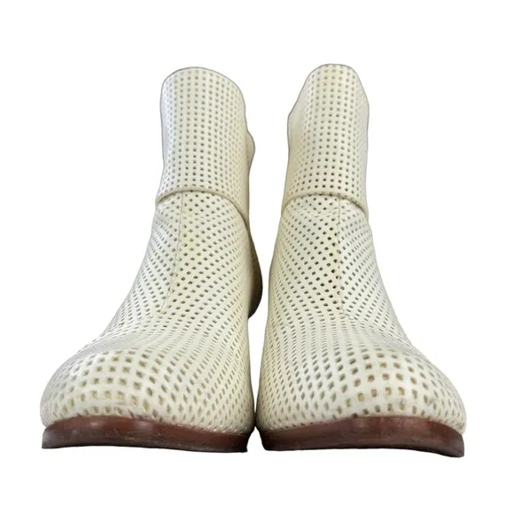 Rag &amp; Bone Classic Newbury Perforated Leather Off White Womens‎ Size 9
