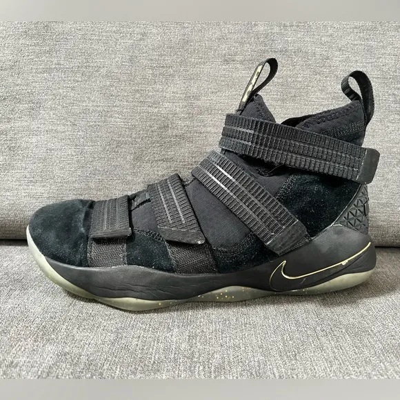 RARE Nike Zoom LeBron Soldier XI 11 2017 Finals 897646-002 Gold Black Men Sz 9