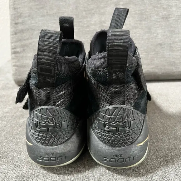 RARE Nike Zoom LeBron Soldier XI 11 2017 Finals 897646-002 Gold Black Men Sz 9