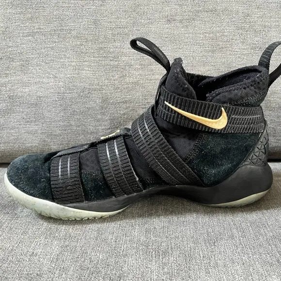 RARE Nike Zoom LeBron Soldier XI 11 2017 Finals 897646-002 Gold Black Men Sz 9