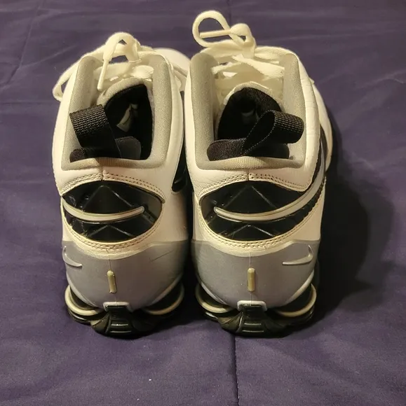 RARE VINTAGE NIKE SHOX BASKETBALL SHOES MENS SIZE 11.5
