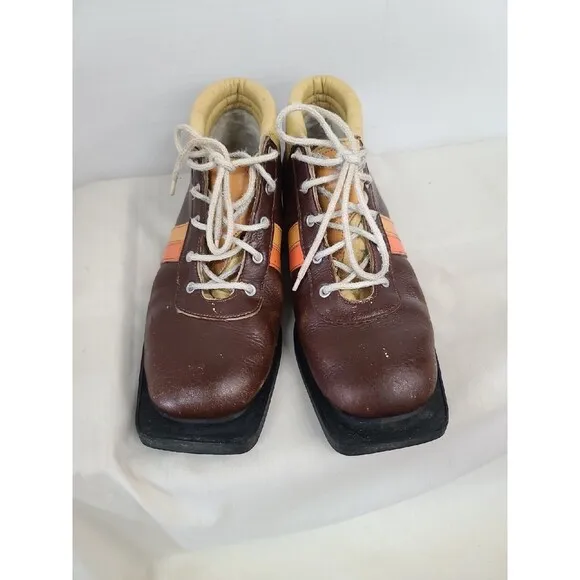 Rare Vintage SKI-TUR cross Country Womans 7 Shoes W/box AWESOME!!!