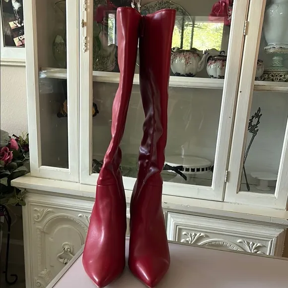 Red stiletto heeled  Women's knee high Boots size 7.5