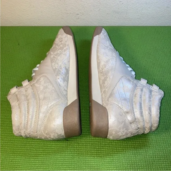 Reebok 25th Anniversary Womens Classic Freestyle High Top Shoes sz 7.5 Champagne