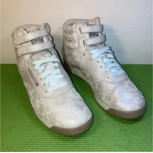 Reebok 25th Anniversary Womens Classic Freestyle High Top Shoes sz 7.5 Champagne