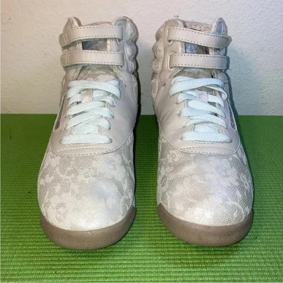 Reebok 25th Anniversary Womens Classic Freestyle High Top Shoes sz 7.5 Champagne