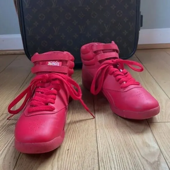 Reebok CLASSIC Red High-Top Sneakers 6.5 label