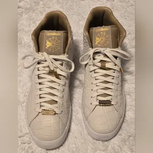 Reebok Hit Top Shoes Men's Size 9.5 Color Beige