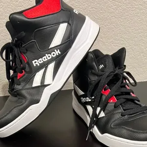 Reebok Men's Black and White Sneakers