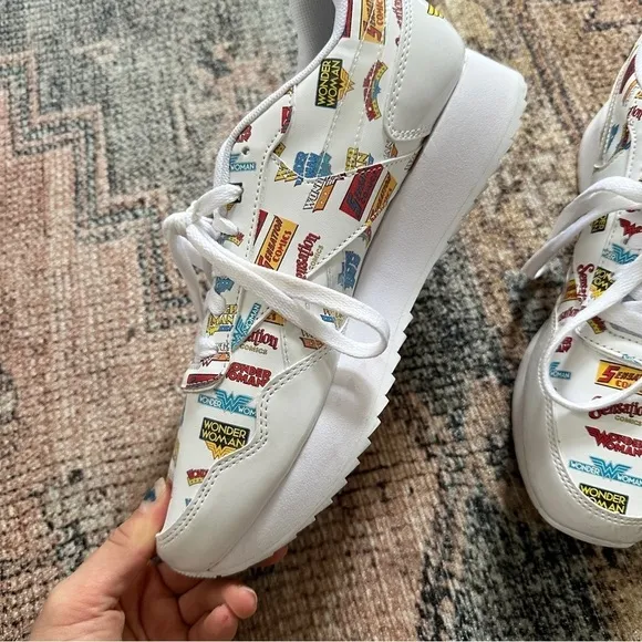 Reebok Wonder Woman White Tennis Shoes sz 9.5