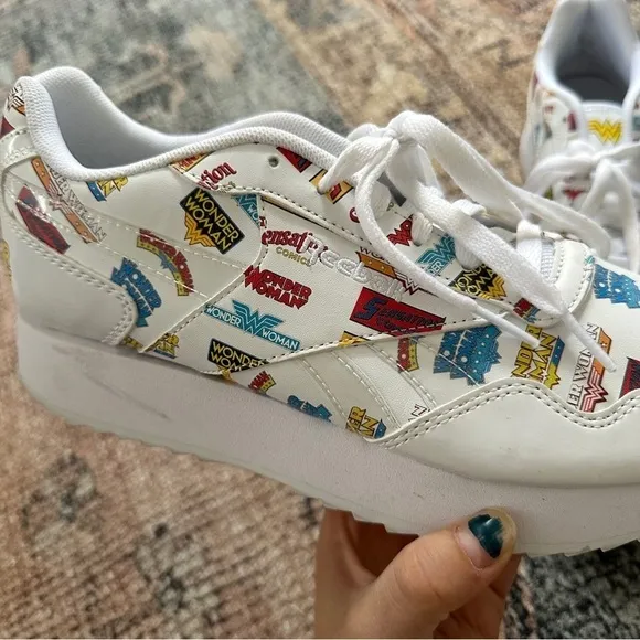 Reebok Wonder Woman White Tennis Shoes sz 9.5