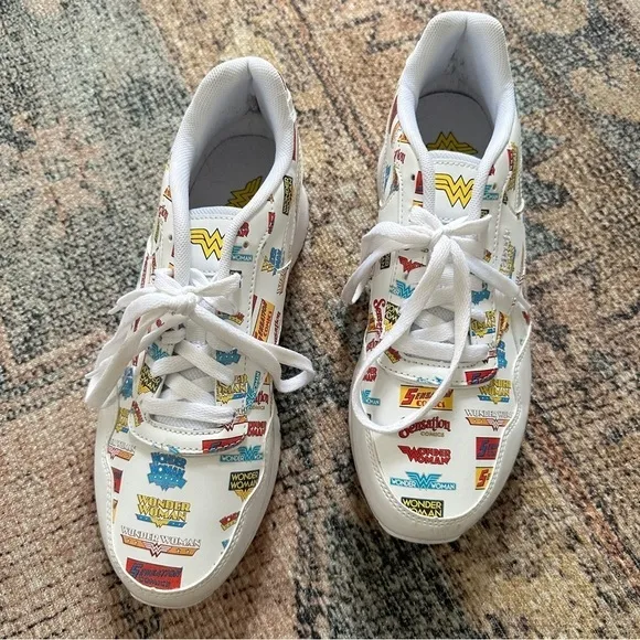 Reebok Wonder Woman White Tennis Shoes sz 9.5