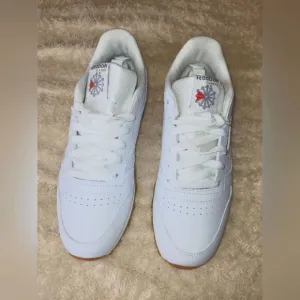 Reebok Classic Leather N/Core sz 5