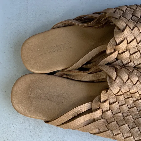 S319‎ Liberte Genuine Woven Leather Mule Sandals Women’s Size 11
