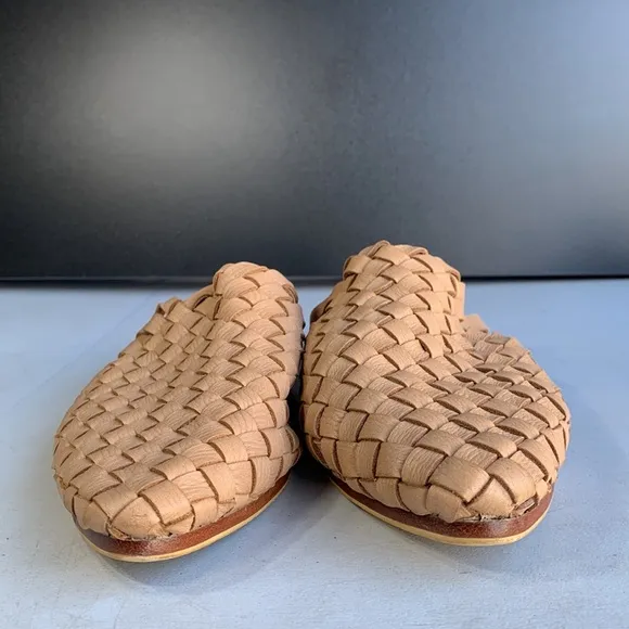 S319‎ Liberte Genuine Woven Leather Mule Sandals Women’s Size 11
