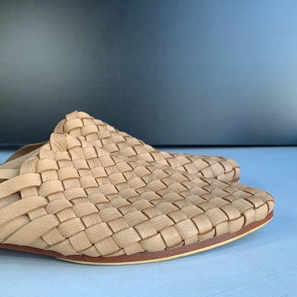 S319‎ Liberte Genuine Woven Leather Mule Sandals Women’s Size 11