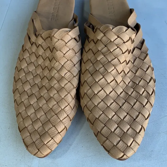 S319‎ Liberte Genuine Woven Leather Mule Sandals Women’s Size 11