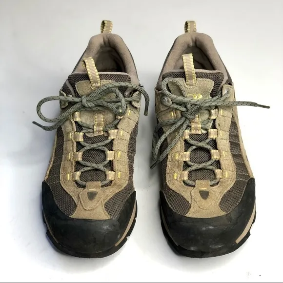 Salomon vintage hiking shoes low top lace up khaki grey suede and mesh size 9
