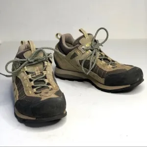 Salomon vintage hiking shoes low top lace up khaki grey suede and mesh size 9