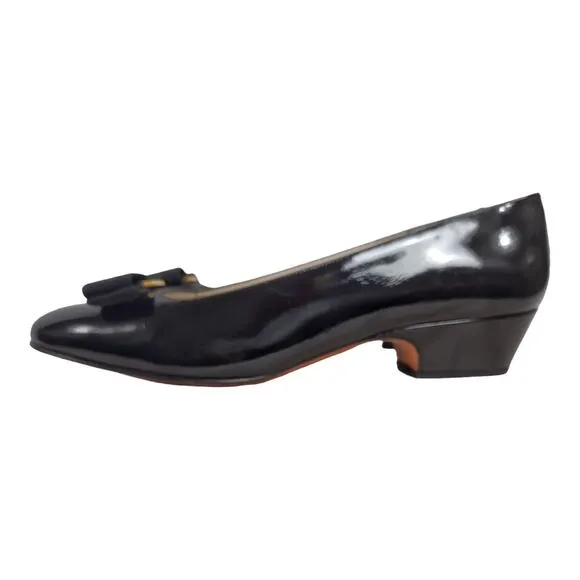 SALVATORE FERRAGAMO Black Patent Leather Vara Bow Shoes Size 8 Classic Preppy
