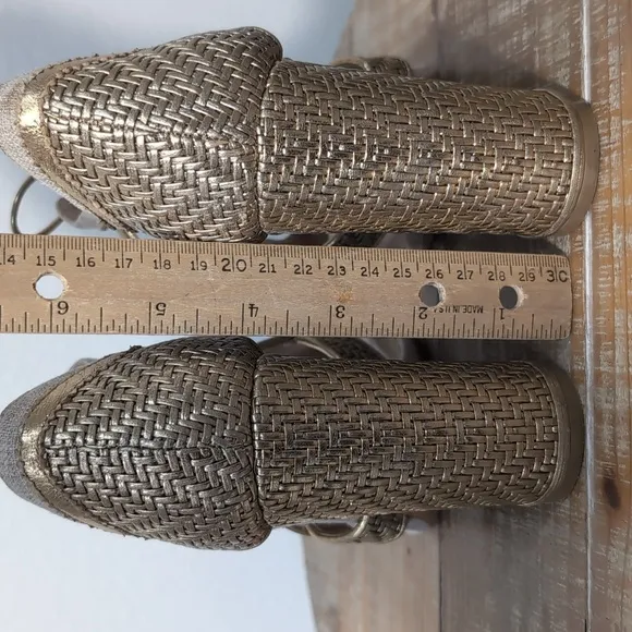 Salvatore Ferragamo Edith Gold Sandals Size 6.5