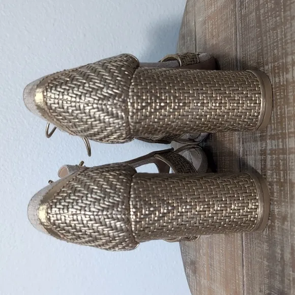 Salvatore Ferragamo Edith Gold Sandals Size 6.5