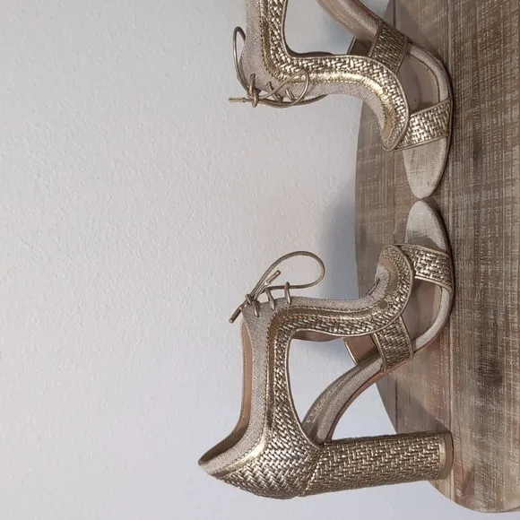 Salvatore Ferragamo Edith Gold Sandals Size 6.5