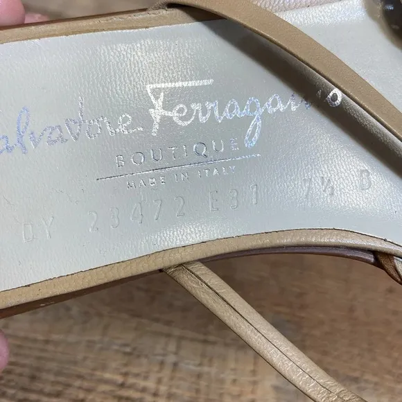Salvatore Ferragamo Italy‎ Slides Sandals Womens Size 7.5 B Tan Brown Woven Slip