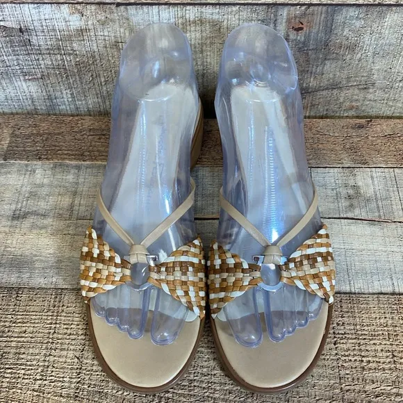 Salvatore Ferragamo Italy‎ Slides Sandals Womens Size 7.5 B Tan Brown Woven Slip