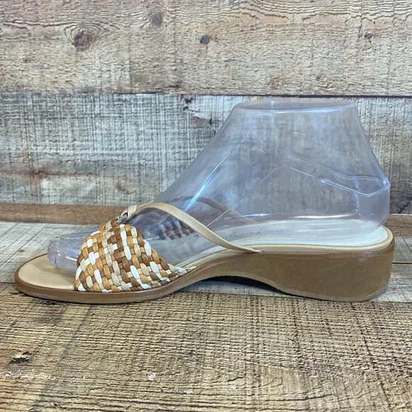 Salvatore Ferragamo Italy‎ Slides Sandals Womens Size 7.5 B Tan Brown Woven Slip