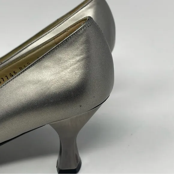 Salvatore Ferragamo Pumps Womens 6 B Metallic Silver Gray Leather Heels Vintage