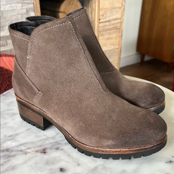 Salvia Stylish Brown Ankle Boots
