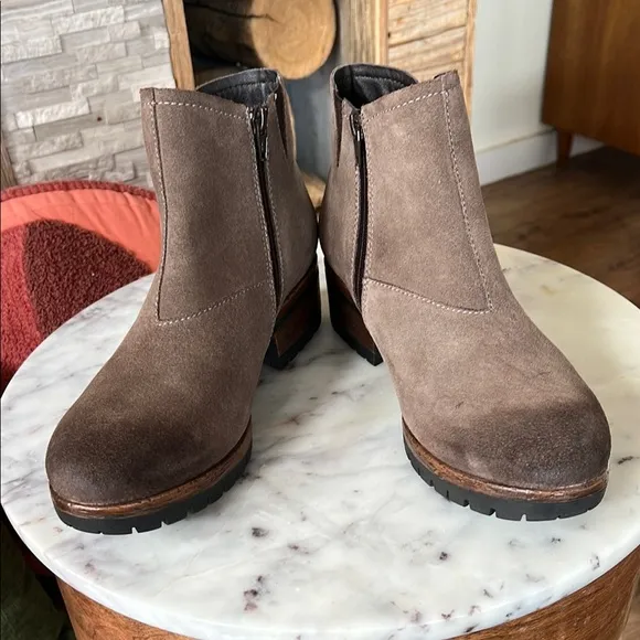 Salvia Stylish Brown Ankle Boots
