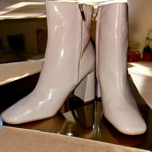 SAM EDELMAN NWOT CODIE 2 ANKLE BOOTIE