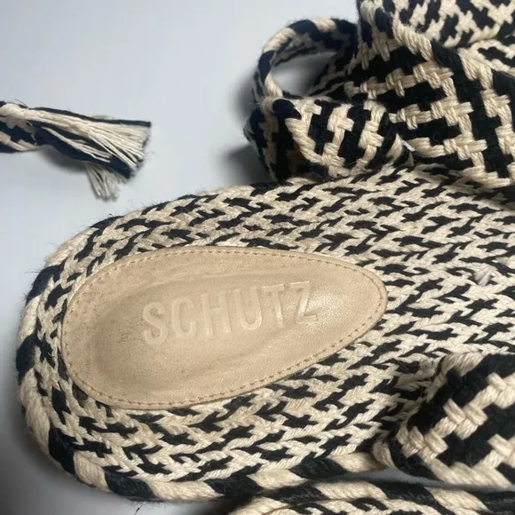 Schutz Women's Joni Flatform Flat Sandals Woven  White &amp; Black