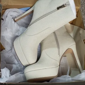 Shoe Dazzle Natashia Birch  Platform Heeled Boots