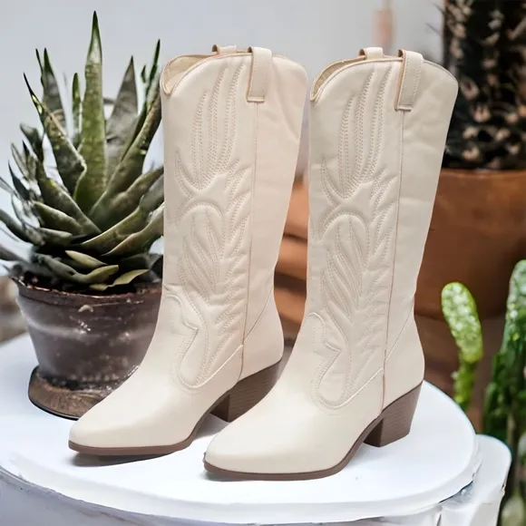 Size 7.5 Qupid Shoes Montana-73 Metallic Silver Heeled Festival Cowboy Boot