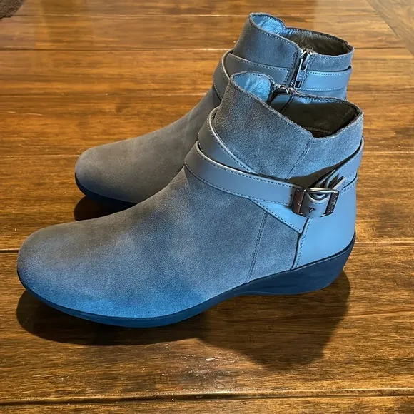 Skechers Frenchie Wedge Boots