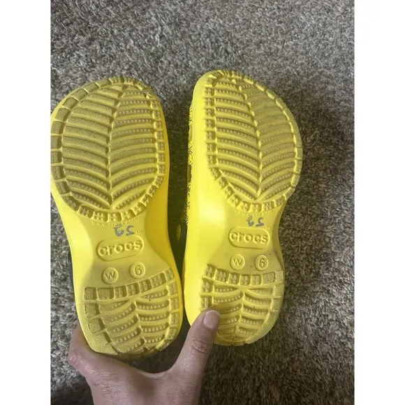 Smiley World Crocs Classic Platform Women's sz 6 Emoji Yellow