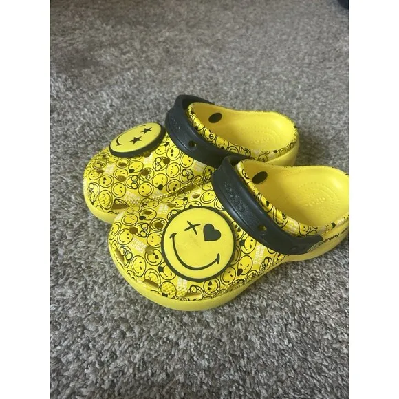 Smiley World Crocs Classic Platform Women's sz 6 Emoji Yellow