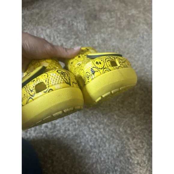 Smiley World Crocs Classic Platform Women's sz 6 Emoji Yellow